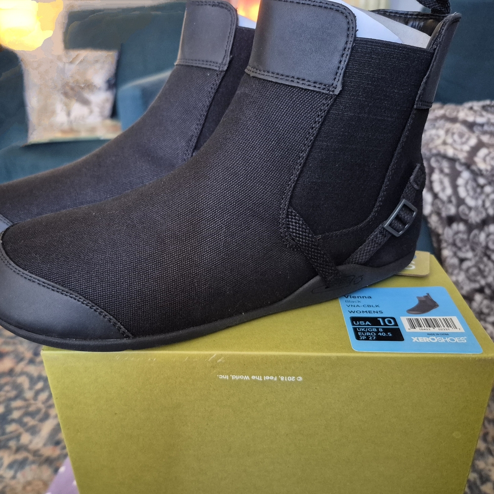 Xero W10 M8.5 Black Ankle Booties